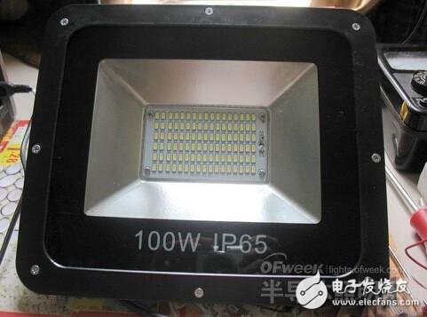 采用102个5730灯珠，每个灯珠0.5W，满功率应该为51W。三分之二功率也应该有30多W。