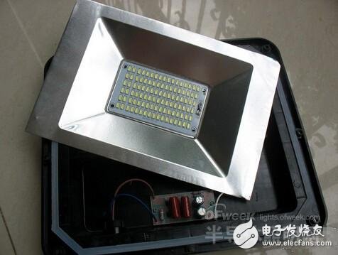 LED投光灯拆解评测 功率虚标是啥回事？