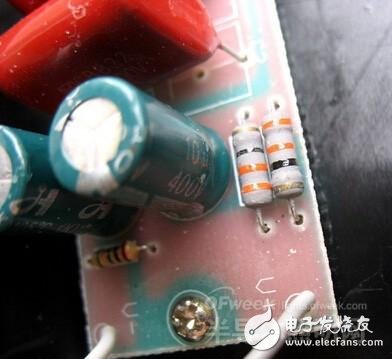 LED投光灯拆解评测 功率虚标是啥回事？