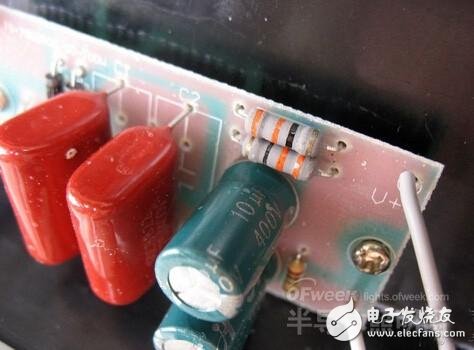 投射反光板兼散热片，非常薄，所以不能承受超过20W的功率。